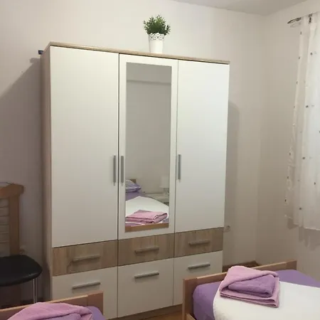 Apartments Janja *